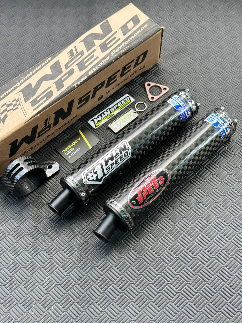 SILINCER CARBON SPREADTOW GLOSSY LOGO EMBLEM RED & BLACK GREY WINSPEED - Image 3