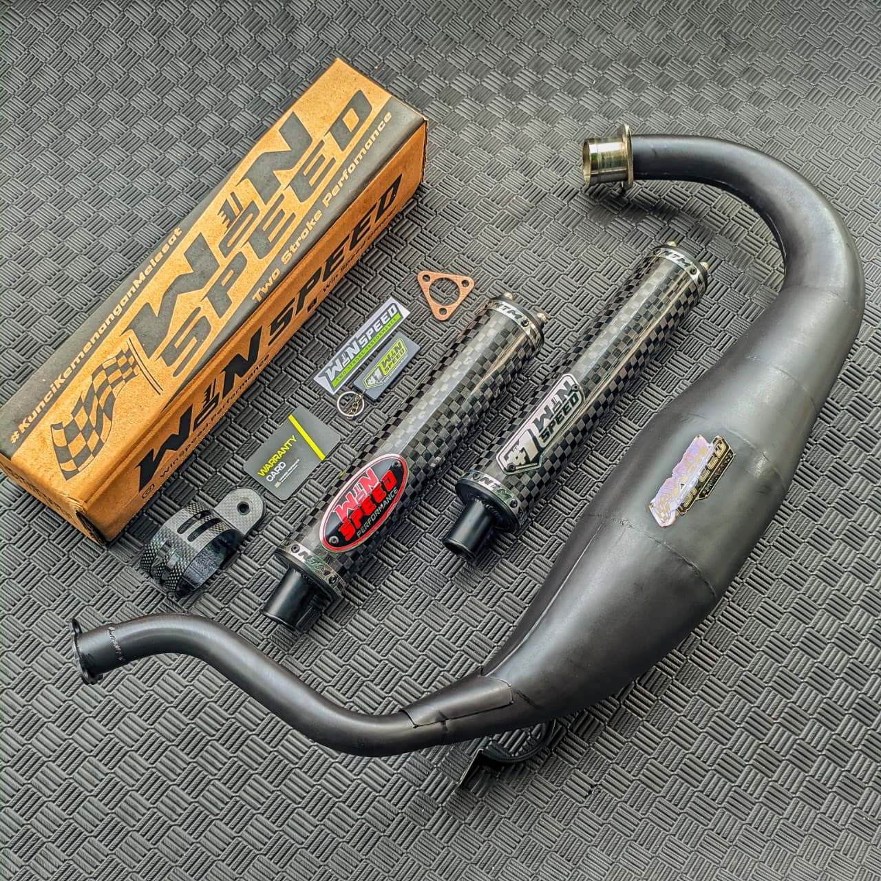 Fullsystem Silencers Carbon Spreadtow Glossy , Exhaust Chamber Super Cobra, Clearcoated Mild Steel Black Coating, KR150, KRR150, KRR150ZX, Serpico